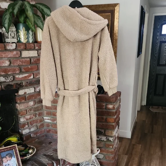 Pottery Barn Cream Cozy Hooded Sherpa Fleece Robe - Picture 3 of 7